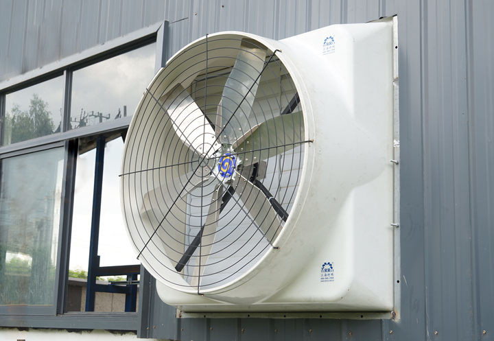 Ventilator xả khí công nghiệp với sợi thủy tinh có độ bền cao được lắp đặt trên tường và khối lượng không khí 56,4m3/h