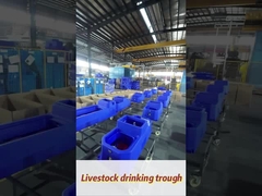 Chất chứa nước nuôi gia súc mạnh mẽ 300mm chiều cao hạng nặng Polyethylene màu xanh với tốc độ dòng chảy